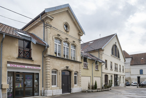 Façade des chais. Pavillon central (bureaux ?) et pignon sud © Région Bourgogne-Franche-Comté, Inventaire du patrimoine
