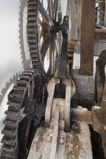 Détail des engrenages du système de levage de la roue suspendue (aval). © Région Bourgogne-Franche-Comté, Inventaire du patrimoine