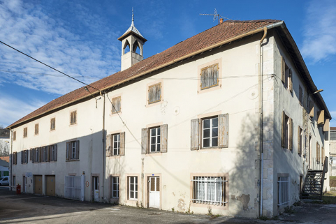 Bâtiment du moulin. Vue de trois quarts depuis l'entrée. © Région Bourgogne-Franche-Comté, Inventaire du patrimoine