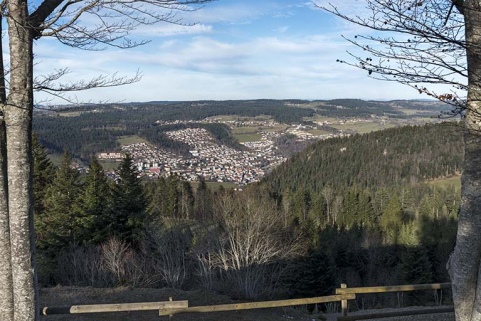 Vue d'ensemble de la ville, depuis le Meix Musy au sud. © Région Bourgogne-Franche-Comté, Inventaire du patrimoine Vue d'ensemble de la ville, depuis le Meix Musy au sud. © Région Bourgogne-Franche-Comté, Inventaire du patrimoine