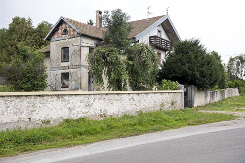 Façades antérieure et latérale gauche. © Région Bourgogne-Franche-Comté, Inventaire du patrimoine Façades antérieure et latérale gauche. © Région Bourgogne-Franche-Comté, Inventaire du patrimoine