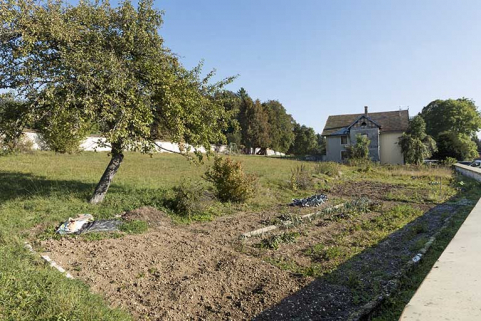 Vue d'ensemble, depuis le sud-ouest (façade latérale gauche). © Région Bourgogne-Franche-Comté, Inventaire du patrimoine Vue d'ensemble, depuis le sud-ouest (façade latérale gauche). © Région Bourgogne-Franche-Comté, Inventaire du patrimoine