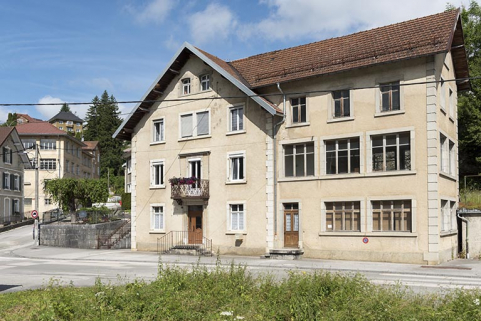 Maison et atelier oriental : façade antérieure, de trois quarts droite. © Région Bourgogne-Franche-Comté, Inventaire du patrimoine Maison et atelier oriental : façade antérieure, de trois quarts droite. © Région Bourgogne-Franche-Comté, Inventaire du patrimoine
