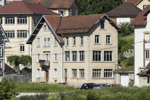 Maison et atelier oriental : vue d'ensemble (façades antérieure et latérale droite). © Région Bourgogne-Franche-Comté, Inventaire du patrimoine Maison et atelier oriental : vue d'ensemble (façades antérieure et latérale droite). © Région Bourgogne-Franche-Comté, Inventaire du patrimoine