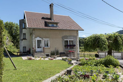 Maison : façade latérale gauche. © Région Bourgogne-Franche-Comté, Inventaire du patrimoine Maison : façade latérale gauche. © Région Bourgogne-Franche-Comté, Inventaire du patrimoine