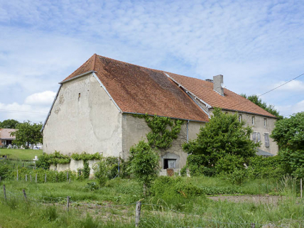 Vue d'ensemble de la maison et des parties agricoles, de trois quarts gauche. © Région Bourgogne-Franche-Comté, Inventaire du patrimoine Vue d'ensemble de la maison et des parties agricoles, de trois quarts gauche. © Région Bourgogne-Franche-Comté, Inventaire du patrimoine