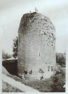 Photographie de Vedastus : les ruines de Demangevelle. Août 1890. © Région Bourgogne-Franche-Comté, Inventaire du patrimoine