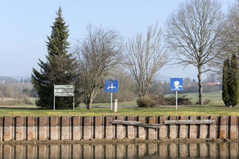Détail des palplanches le long de la berge. © Région Bourgogne-Franche-Comté, Inventaire du patrimoine