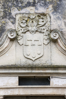 Détail des armoiries surmontant la porte. © Région Bourgogne-Franche-Comté, Inventaire du patrimoine