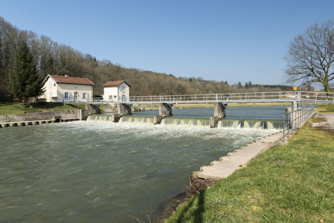 Le site du barrage mobile, vue d'ensemble. © Région Bourgogne-Franche-Comté, Inventaire du patrimoine Le site du barrage mobile, vue d'ensemble. © Région Bourgogne-Franche-Comté, Inventaire du patrimoine