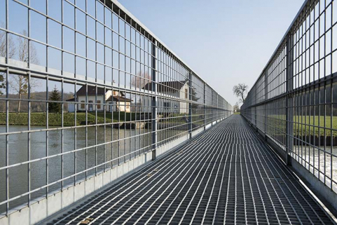 Passerelle du barrage. © Région Bourgogne-Franche-Comté, Inventaire du patrimoine Passerelle du barrage. © Région Bourgogne-Franche-Comté, Inventaire du patrimoine