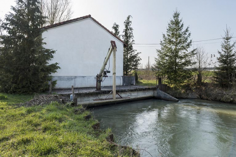 Appareil lié à l'entretien du bief. © Région Bourgogne-Franche-Comté, Inventaire du patrimoine Appareil lié à l'entretien du bief. © Région Bourgogne-Franche-Comté, Inventaire du patrimoine