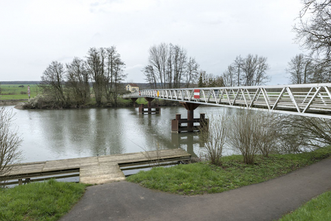 Passerelle enjambant la Saône. © Région Bourgogne-Franche-Comté, Inventaire du patrimoine Passerelle enjambant la Saône. © Région Bourgogne-Franche-Comté, Inventaire du patrimoine