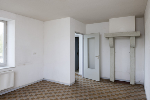 Rez-de-chaussée, cusine et vestibule d'entrée de la maison d'éclusier. © Région Bourgogne-Franche-Comté, Inventaire du patrimoine Rez-de-chaussée, cusine et vestibule d'entrée de la maison d'éclusier. © Région Bourgogne-Franche-Comté, Inventaire du patrimoine