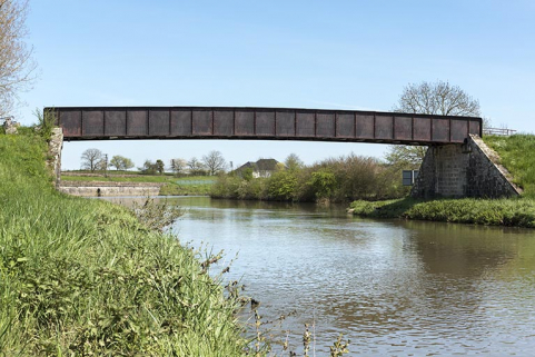 Pont permettant de franchir la première dérivation non éclusée du bief. © Région Bourgogne-Franche-Comté, Inventaire du patrimoine Pont permettant de franchir la première dérivation non éclusée du bief. © Région Bourgogne-Franche-Comté, Inventaire du patrimoine