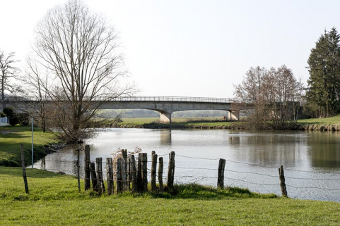 Franchissement de la Saône : pont routier à Port d'Atelier. © Région Bourgogne-Franche-Comté, Inventaire du patrimoine Franchissement de la Saône : pont routier à Port d'Atelier. © Région Bourgogne-Franche-Comté, Inventaire du patrimoine