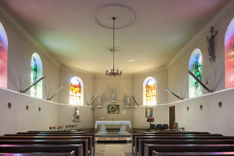 Les baies de la nef avec vue sur le choeur. © Région Bourgogne-Franche-Comté, Inventaire du patrimoine Les baies de la nef avec vue sur le choeur. © Région Bourgogne-Franche-Comté, Inventaire du patrimoine