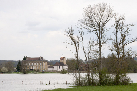 La commune lors d'une crue de la Saône. © Région Bourgogne-Franche-Comté, Inventaire du patrimoine La commune lors d'une crue de la Saône. © Région Bourgogne-Franche-Comté, Inventaire du patrimoine
