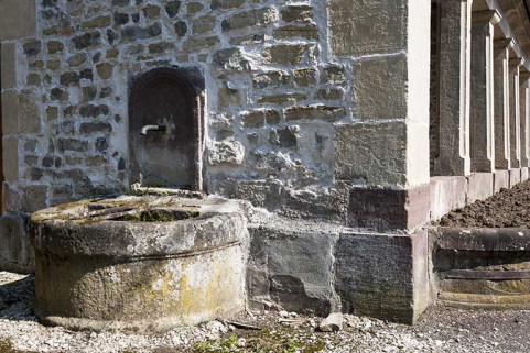 La fontaine, sur le pignon nord. © Région Bourgogne-Franche-Comté, Inventaire du patrimoine La fontaine, sur le pignon nord. © Région Bourgogne-Franche-Comté, Inventaire du patrimoine