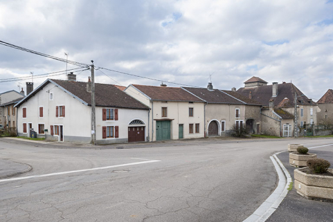 Alignement de fermes, rue Antoine Lumière. © Région Bourgogne-Franche-Comté, Inventaire du patrimoine Alignement de fermes, rue Antoine Lumière. © Région Bourgogne-Franche-Comté, Inventaire du patrimoine