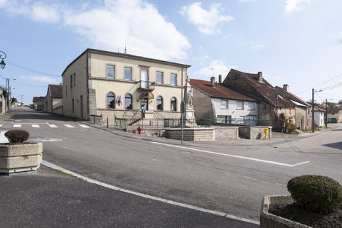 La maison commune depuis l'église. © Région Bourgogne-Franche-Comté, Inventaire du patrimoine La maison commune depuis l'église. © Région Bourgogne-Franche-Comté, Inventaire du patrimoine