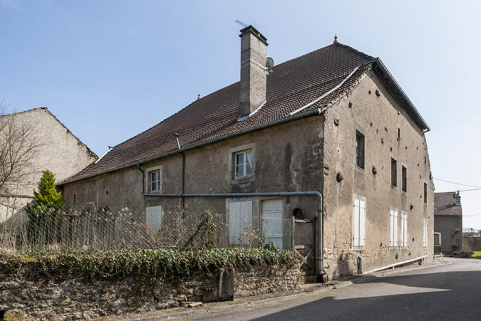 Façade postérieure et mur pignon ouest. © Région Bourgogne-Franche-Comté, Inventaire du patrimoine Façade postérieure et mur pignon ouest. © Région Bourgogne-Franche-Comté, Inventaire du patrimoine
