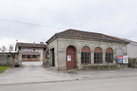 Ancien lavoir à côté de l'école des filles, actuellement rue Antoine Lumière. © Région Bourgogne-Franche-Comté, Inventaire du patrimoine Ancien lavoir à côté de l'école des filles, actuellement rue Antoine Lumière. © Région Bourgogne-Franche-Comté, Inventaire du patrimoine