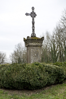 Croix, rue du Petit Mont à Aisey. © Région Bourgogne-Franche-Comté, Inventaire du patrimoine Croix, rue du Petit Mont à Aisey. © Région Bourgogne-Franche-Comté, Inventaire du patrimoine