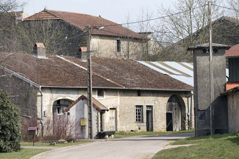 L'impasse de la Saône, rue principale du hameau. © Région Bourgogne-Franche-Comté, Inventaire du patrimoine L'impasse de la Saône, rue principale du hameau. © Région Bourgogne-Franche-Comté, Inventaire du patrimoine