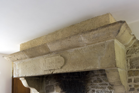 Cheminée dans la ferme côté rue. © Région Bourgogne-Franche-Comté, Inventaire du patrimoine Cheminée dans la ferme côté rue. © Région Bourgogne-Franche-Comté, Inventaire du patrimoine