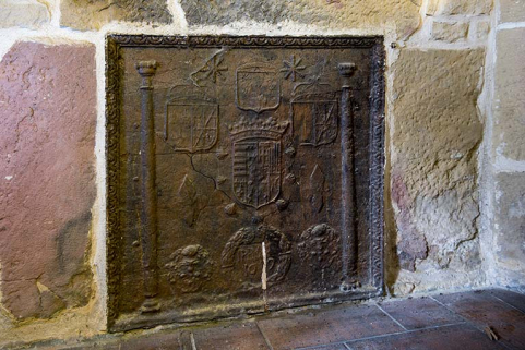 Plaque de cheminée dans la seconde ferme. © Région Bourgogne-Franche-Comté, Inventaire du patrimoine Plaque de cheminée dans la seconde ferme. © Région Bourgogne-Franche-Comté, Inventaire du patrimoine