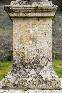 Croix, rue de la Garenne : inscription. © Région Bourgogne-Franche-Comté, Inventaire du patrimoine Croix, rue de la Garenne : inscription. © Région Bourgogne-Franche-Comté, Inventaire du patrimoine