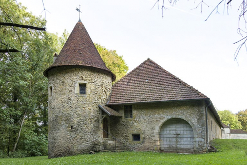 L'entrée du cuvage et la tourelle située au nord-est. © Région Bourgogne-Franche-Comté, Inventaire du patrimoine