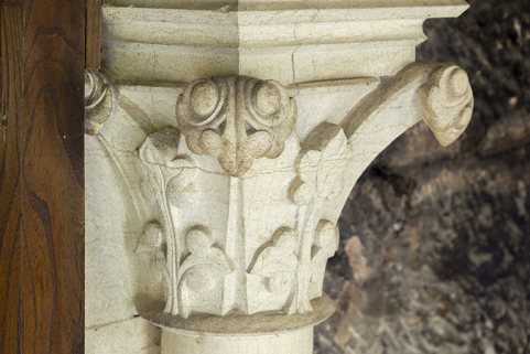 Détail : le chapiteau d'une des colonnes de la cheminée.  © Région Bourgogne-Franche-Comté, Inventaire du patrimoine
