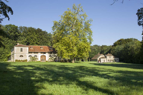 Vue générale de la ferme, du chenil et du cuvage depuis le parc. © Région Bourgogne-Franche-Comté, Inventaire du patrimoine