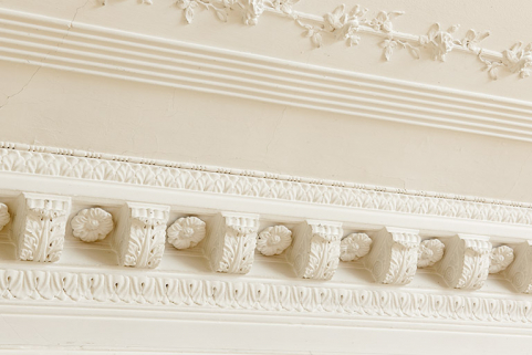 Détail de la corniche du plafond. © Région Bourgogne-Franche-Comté, Inventaire du patrimoine