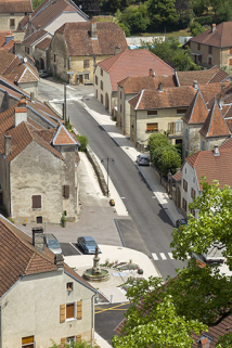 Rue de la Dame Blanche en direction de Port-sur-Saône et place de l'Abondance, depuis le château. © Région Bourgogne-Franche-Comté, Inventaire du patrimoine Rue de la Dame Blanche en direction de Port-sur-Saône et place de l'Abondance, depuis le château. © Région Bourgogne-Franche-Comté, Inventaire du patrimoine
