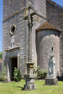 Vestiges de l'ancien cimetière © Région Bourgogne-Franche-Comté, Inventaire du patrimoine