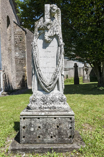 Vue d'ensemble d'une tombe de l'ancien cimetière © Région Bourgogne-Franche-Comté, Inventaire du patrimoine