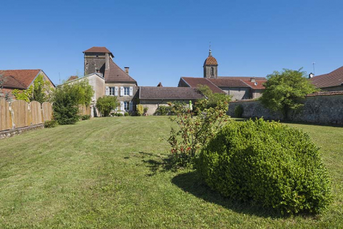 Jardin, au sud de la demeure. © Région Bourgogne-Franche-Comté, Inventaire du patrimoine Jardin, au sud de la demeure. © Région Bourgogne-Franche-Comté, Inventaire du patrimoine