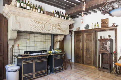 Cheminée monumentale, cuisine de la partie ouest. © Région Bourgogne-Franche-Comté, Inventaire du patrimoine Cheminée monumentale, cuisine de la partie ouest. © Région Bourgogne-Franche-Comté, Inventaire du patrimoine