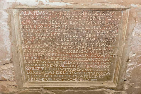 Inscription commémorative de la fondation de l'église © Région Bourgogne-Franche-Comté, Inventaire du patrimoine Inscription commémorative de la fondation de l'église © Région Bourgogne-Franche-Comté, Inventaire du patrimoine