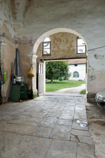 Vue de l'entrée donnant sur la cour © Région Bourgogne-Franche-Comté, Inventaire du patrimoine Vue de l'entrée donnant sur la cour © Région Bourgogne-Franche-Comté, Inventaire du patrimoine