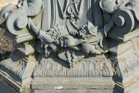 Fontaine du centre : détail du socle. © Région Bourgogne-Franche-Comté, Inventaire du patrimoine