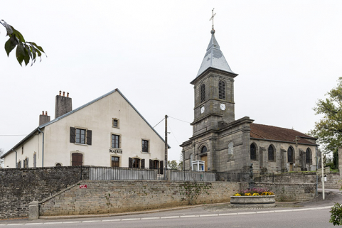 Mairie, fontaine, Marianne et église paroissiale. © Région Bourgogne-Franche-Comté, Inventaire du patrimoine