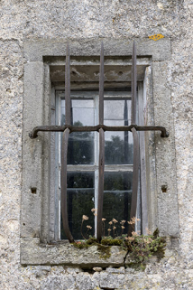 Baie et ferronnerie donnant au nord-ouest sur la rue du moulin. © Région Bourgogne-Franche-Comté, Inventaire du patrimoine