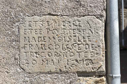 Inscription de fondation sur la maison 9 rue des Marronniers, par Françoise de Tricornot 20 may 1778   © Région Bourgogne-Franche-Comté, Inventaire du patrimoine