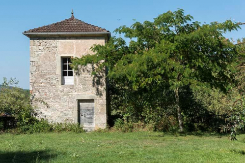 Sommet de la tour de la basse cour, pigeonnier, donnant sur la cour haute. © Région Bourgogne-Franche-Comté, Inventaire du patrimoine Sommet de la tour de la basse cour, pigeonnier, donnant sur la cour haute. © Région Bourgogne-Franche-Comté, Inventaire du patrimoine