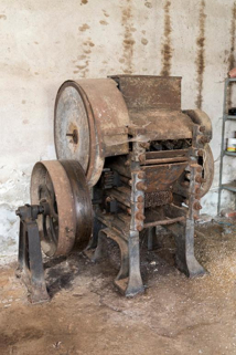 Machine du rez-de-chaussée: broyeur à tourteaux © Région Bourgogne-Franche-Comté, Inventaire du patrimoine Machine du rez-de-chaussée: broyeur à tourteaux © Région Bourgogne-Franche-Comté, Inventaire du patrimoine