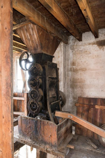 Vue de l'arrière du broyeur situé au premier étage © Région Bourgogne-Franche-Comté, Inventaire du patrimoine Vue de l'arrière du broyeur situé au premier étage © Région Bourgogne-Franche-Comté, Inventaire du patrimoine